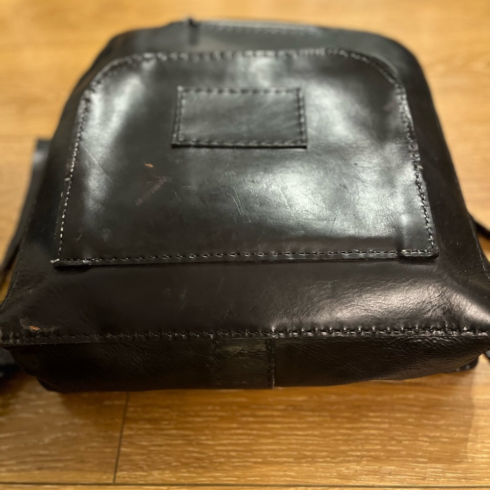 Handmade leather backpack - Picture 2 of 4